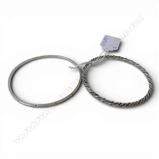 2 STG SILVER BANGLES, 24gms 65mm int. dia.