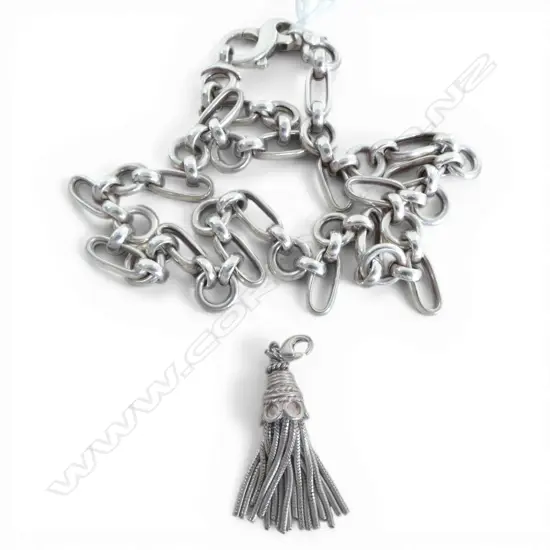 Stg silver Italian necklace with rail & circular links L.400mm. With silver tassel pendant. Sturdy clasp. 26.6gms