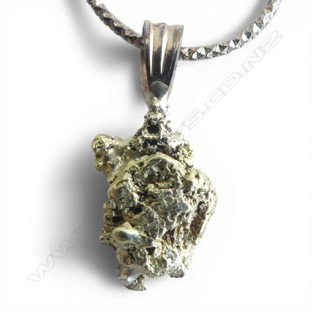 18CT GOLD NUGGET 1.6gms ON 925 SILVER GILT CHAIN Image 1++