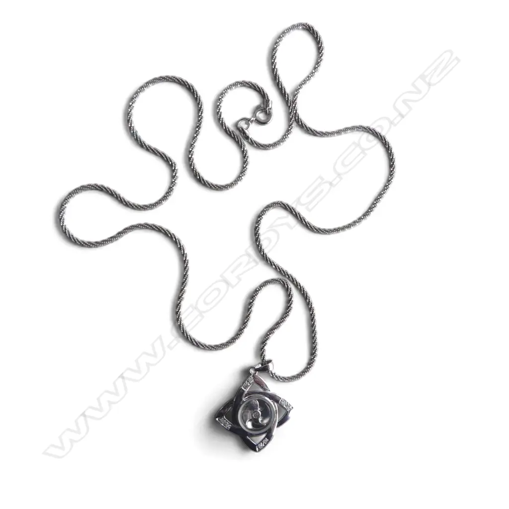 14ct W/GOLD & PAVE DIAMOND STAR PENDANT w. ENCLOSED PROPELLER ON 14ct W/GOLD CHAIN 3.38gms Image 1++