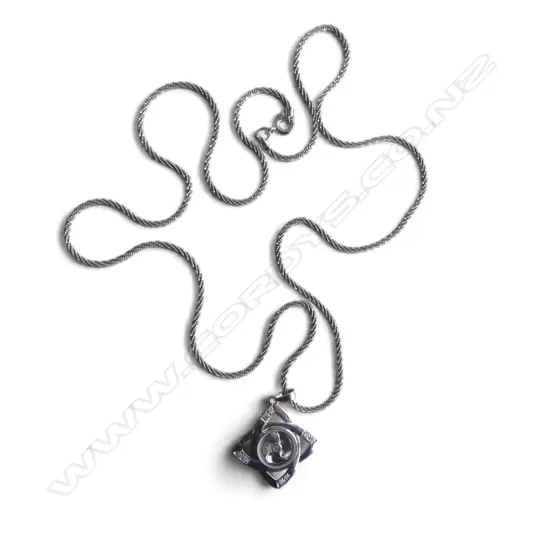 14ct W/GOLD & PAVE DIAMOND STAR PENDANT w. ENCLOSED PROPELLER ON 14ct W/GOLD CHAIN 3.38gms