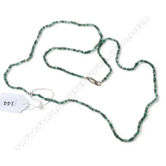 GREEN EMERALD NECKLACE w. VALUATION L.840mm