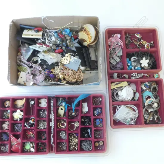 3 trays (LGE QTY) COSTUME JEWELLERY 