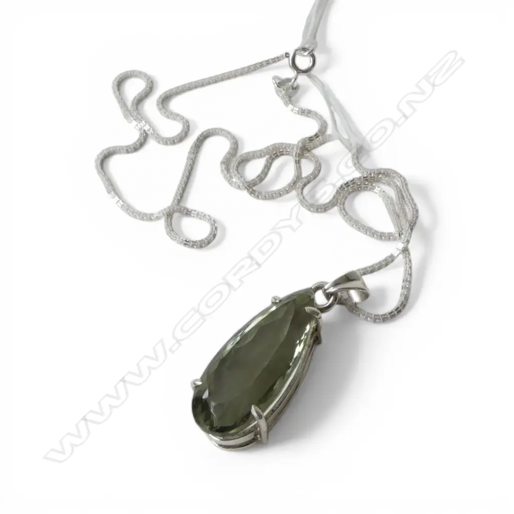 SILVER & GREEN AMETHYST PENDANT on SILVER CHAIN Image 1++