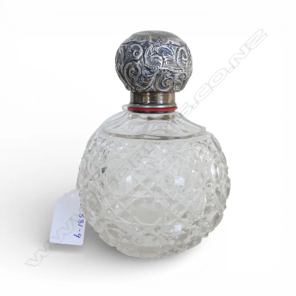 SILVER TOPPED CUT CRYSTAL SCENT BOTTLE, London 1910, H.135mm FAULTS TO LID Image 1++