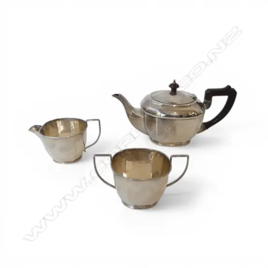 STG SILVER TEA SET, FRANCIS HOWARD Ltd, SHEFFIELD 1934 (MILK & SUGAR) & 1933 (TEAPOT), 737gms