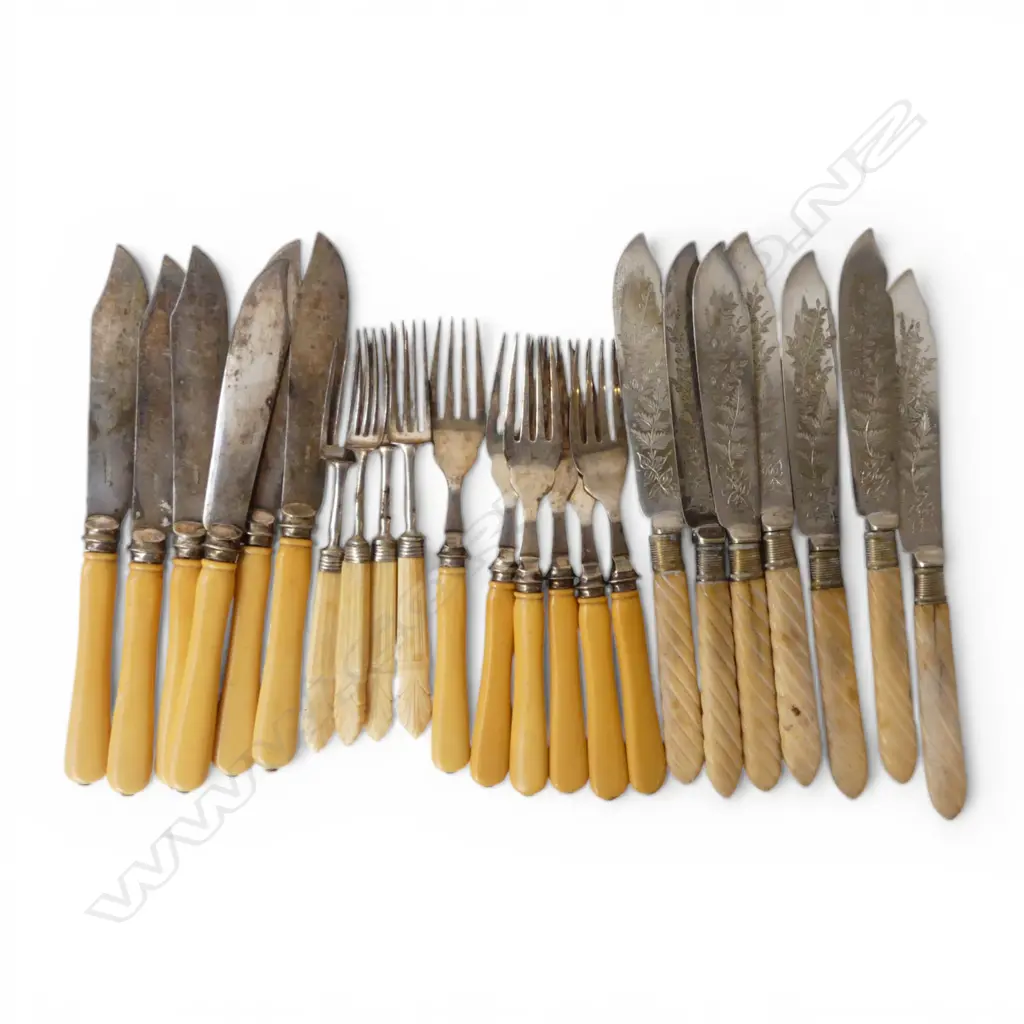 SET OF 6 IVORINE 'BONE' FISH CUTLERY, SET OF 4 IVORY HANDLE + EXTRAS Image 1++