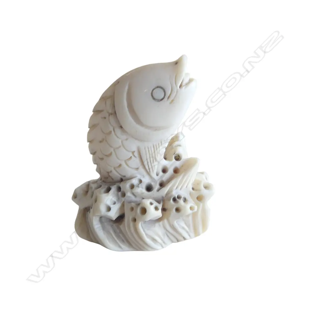 OLD JAPANESE CARVED IVORY standing fish NETSUKE on crashing waves signed. H.42mm Image 1++