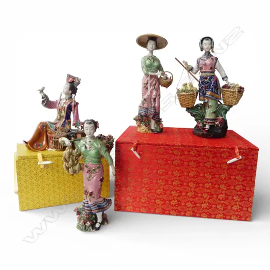 4 ORIENTAL PORCELAIN LADIES (1 AF, 1 w. FINGER REPAIRED) H.330mm