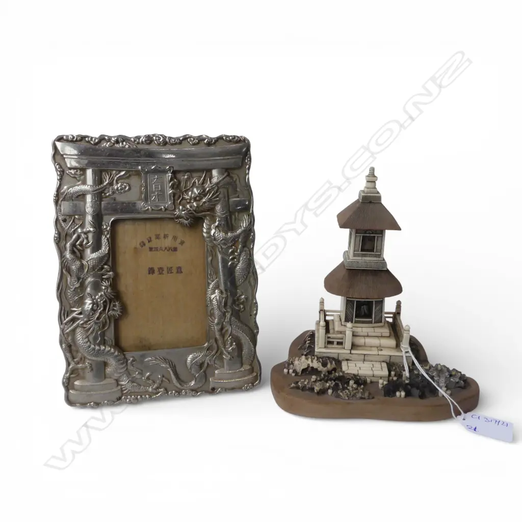 JAPANESE SILVER PLATE PHOTO FRAME 200x150mm, BONE TEMPLE H.165mm Image 1++