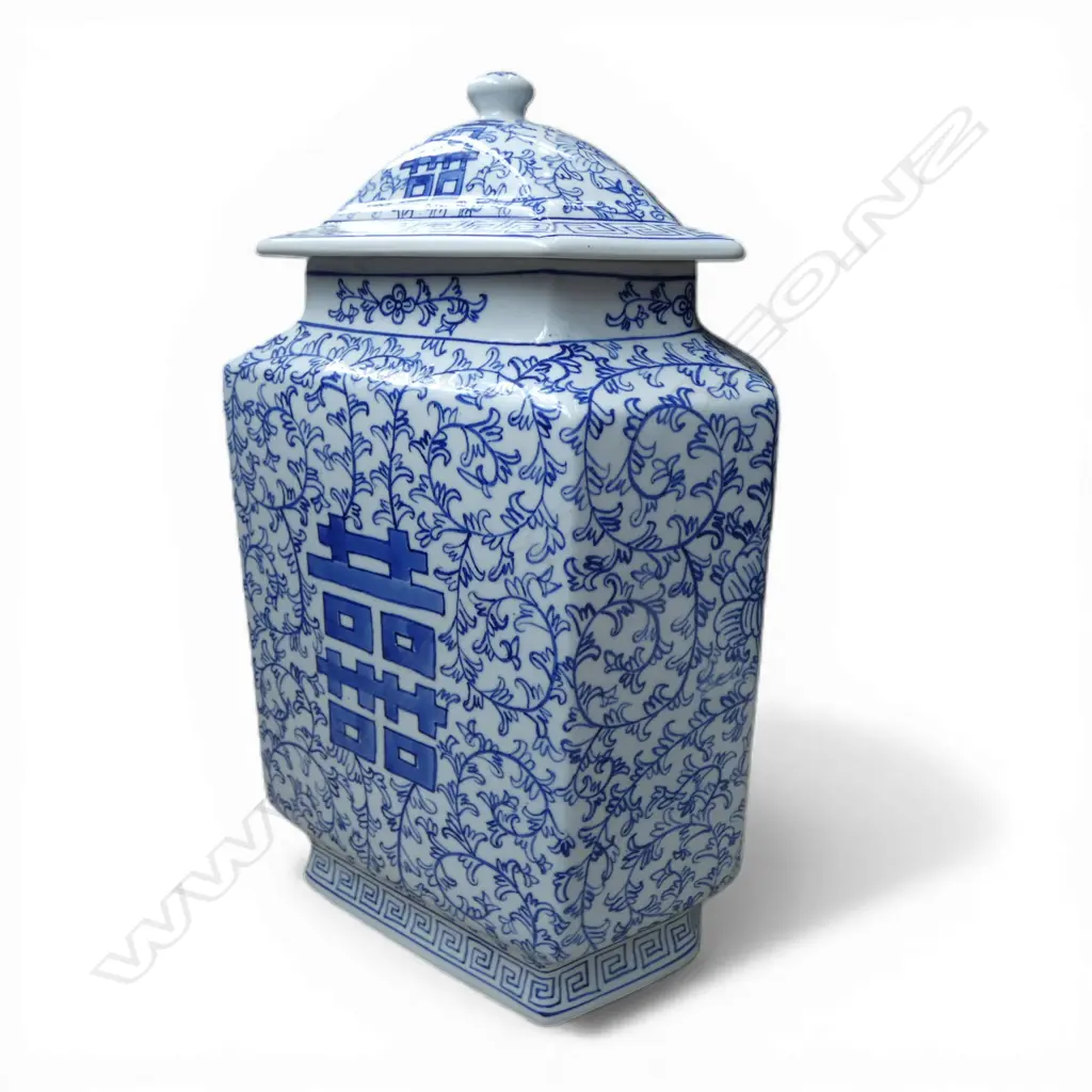 ORIENTAL B/W LIDDED JAR H.360mm Image 1++