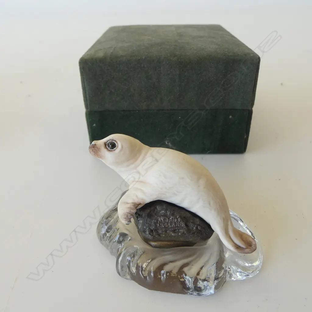 ROYAL WORCESTER SEA LION PUP ON BRONZE & GLASS BASE L.55mm Image 1++
