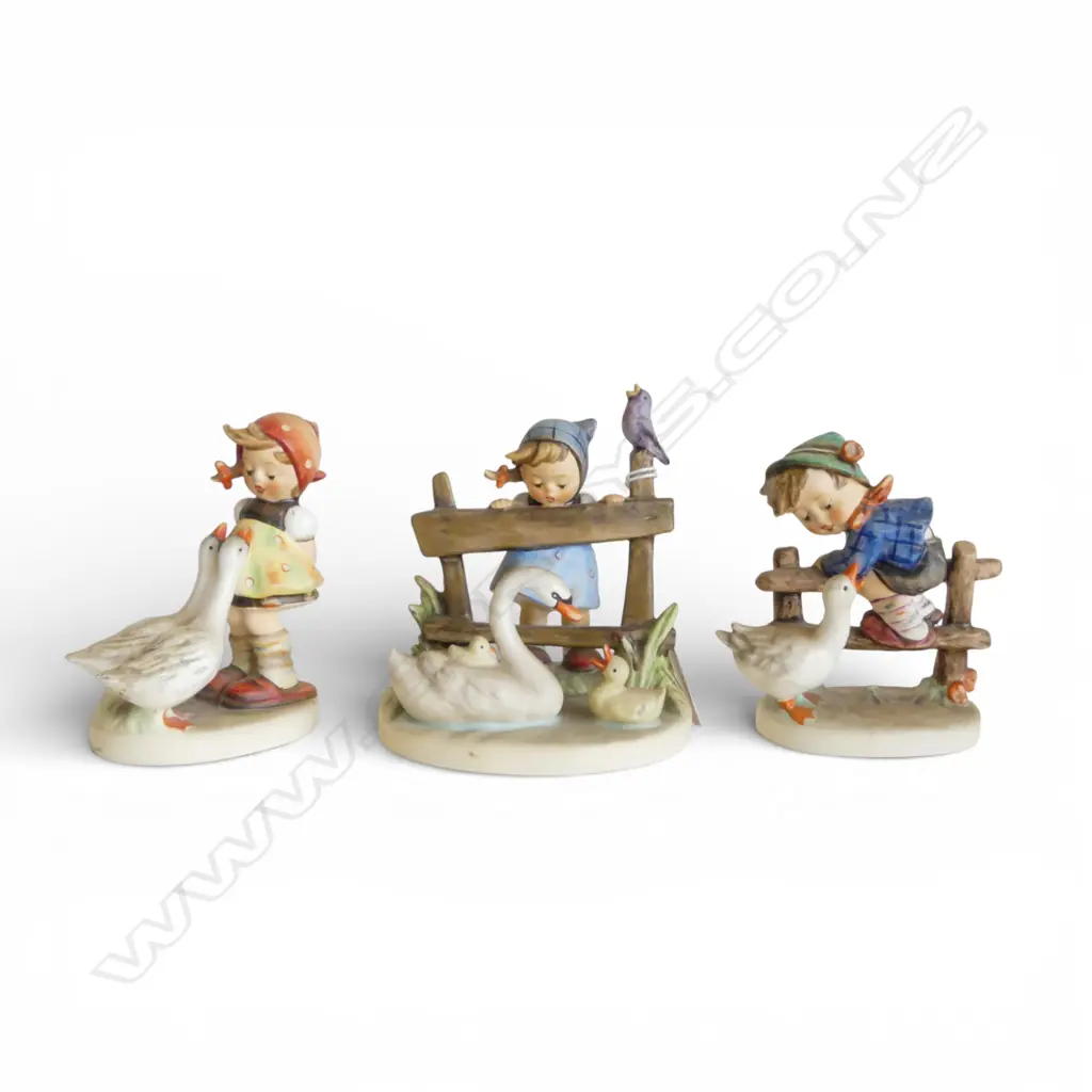 3 GOEBEL FIGURINES H.110mm Image 1++