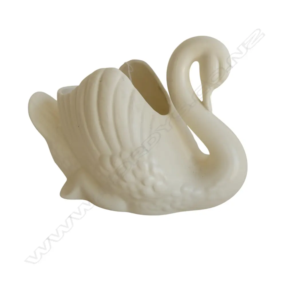 CROWN LYNN SWAN H. 215mm Image 1++