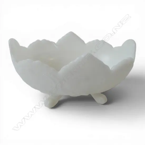 FENTON MILK GLASS FRUIT BOWL W250mm