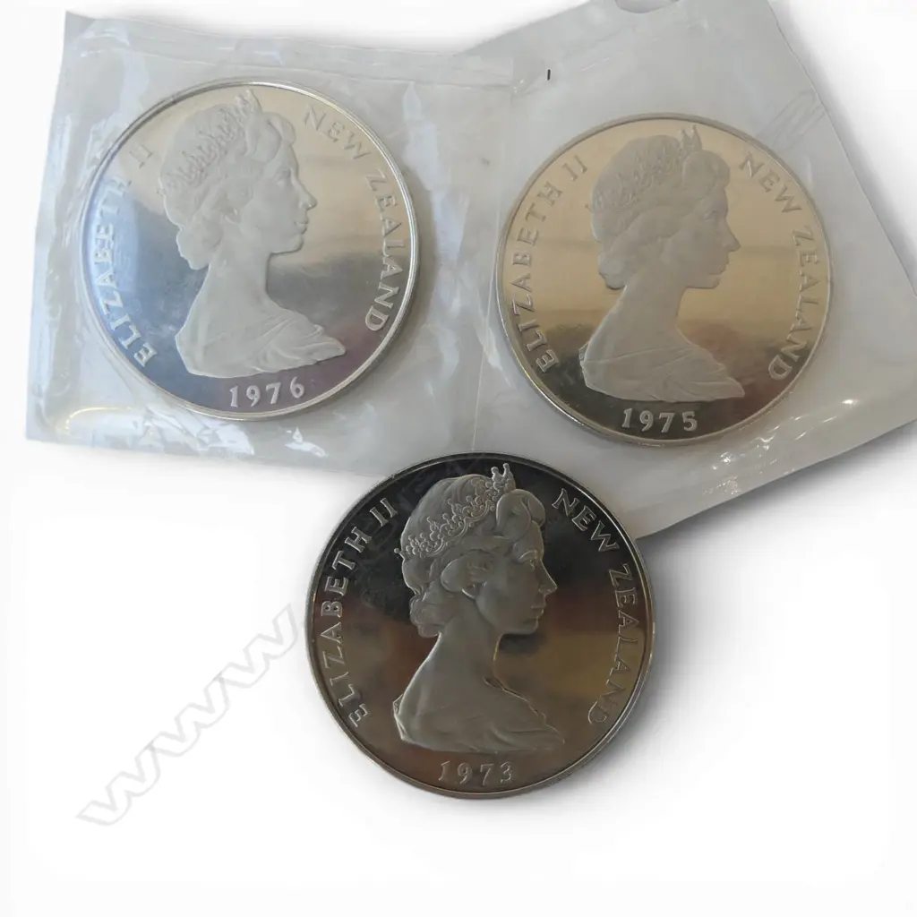 3 N.Z. $1 COINS 1973, 1975 & 1976 Image 1++