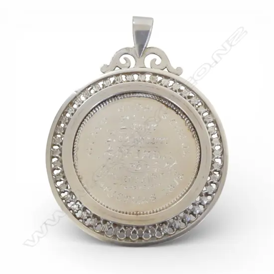 STG OTAGO BOYS HIGH MEDALLION MOUNTED AS LARGE PENDANT, 40g W.55mm