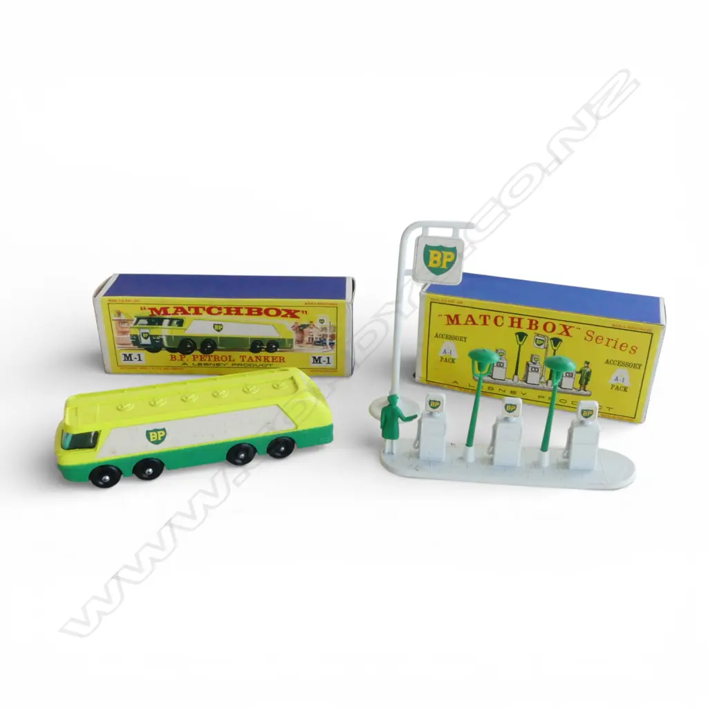 YELLOW BOX MATCHBOX PETROL TANKER (M1) WITH YELLOW BOX ACCESSORY BP GARAGE PUMP (A1) Image 1++