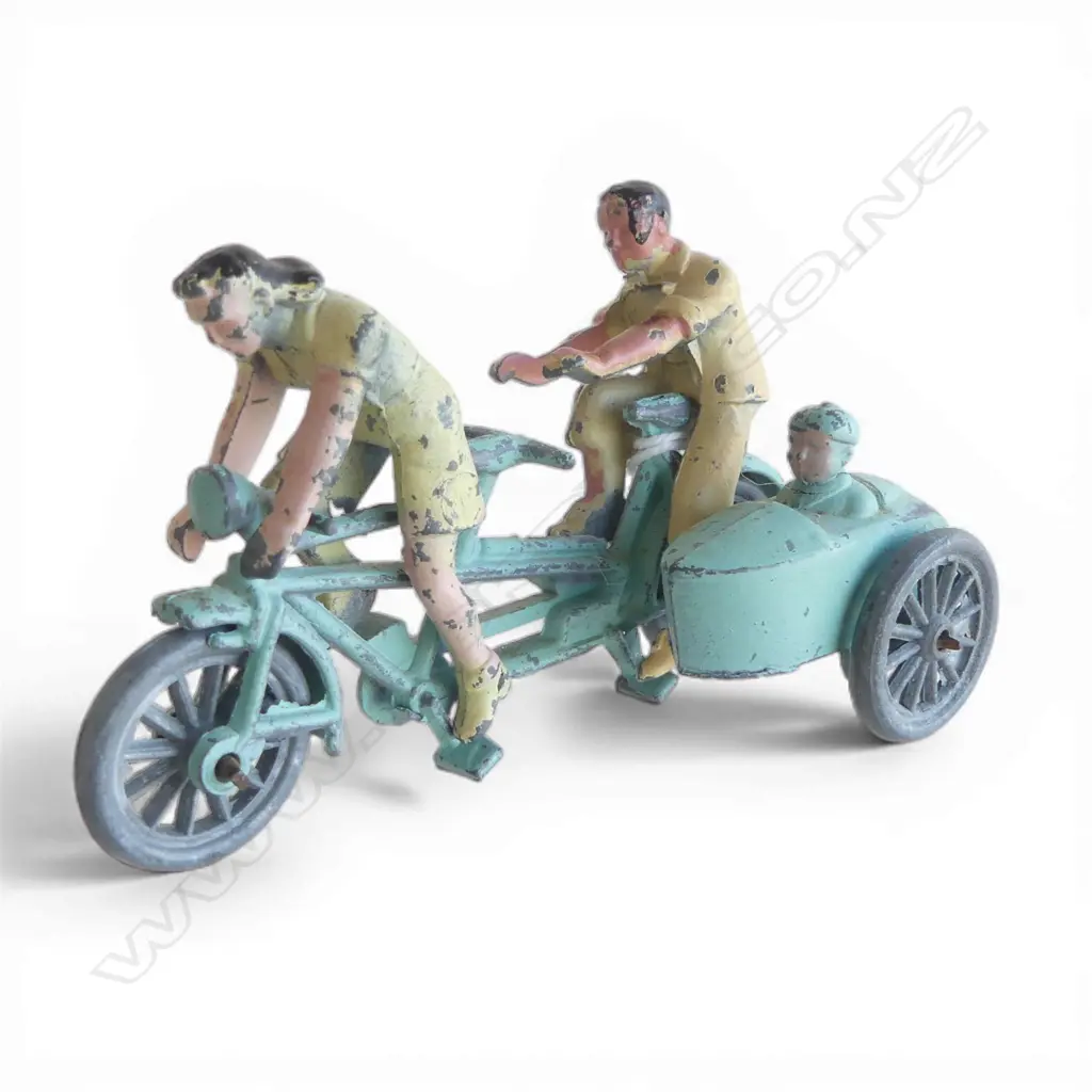 RARE VINTAGE LEAD MORESTONE FAMILY TANDEM BICYCLE & SIDECAR L.90mm Image 1++