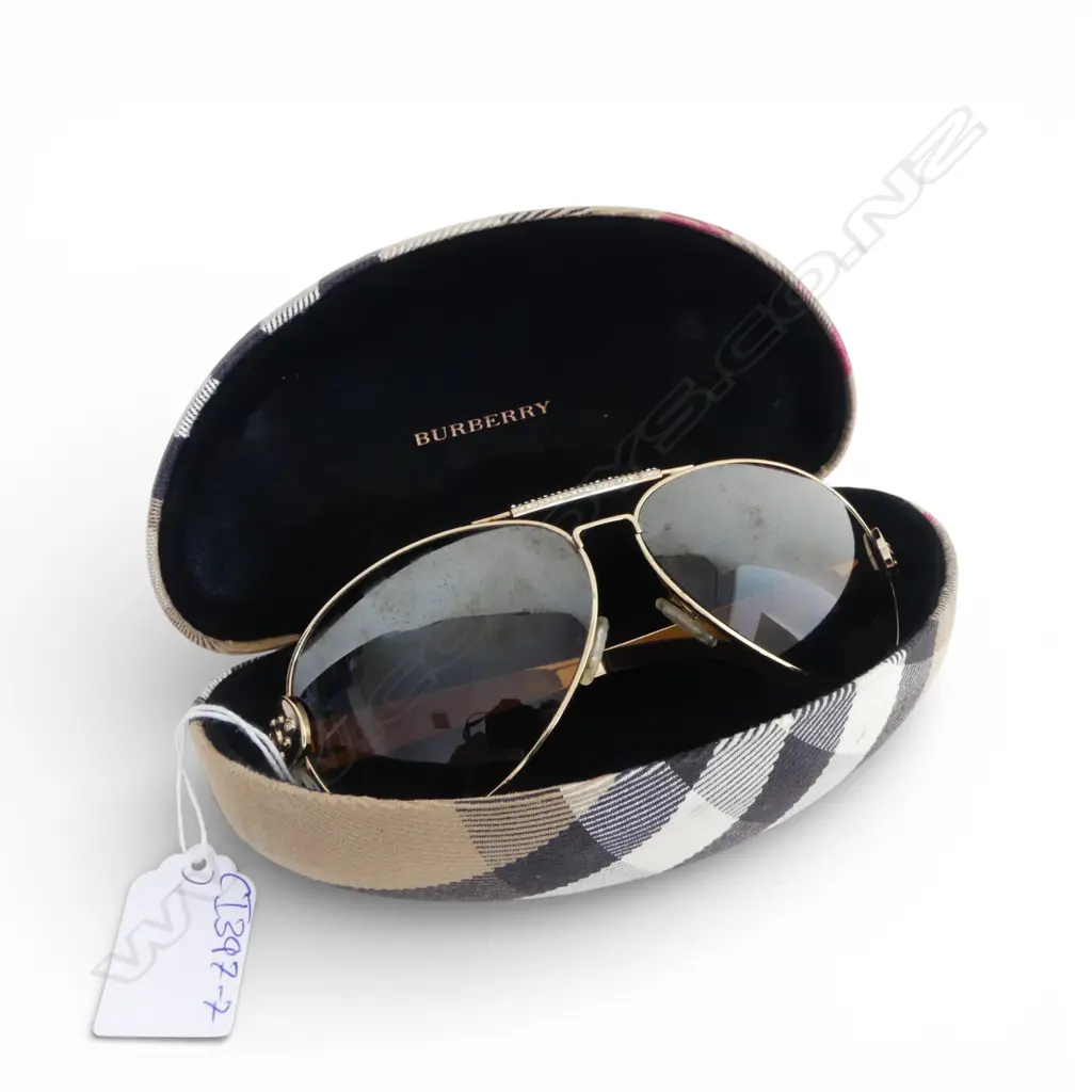 PR VALENTINO SUNGLASSES IN BURBERRY CASE Image 1++