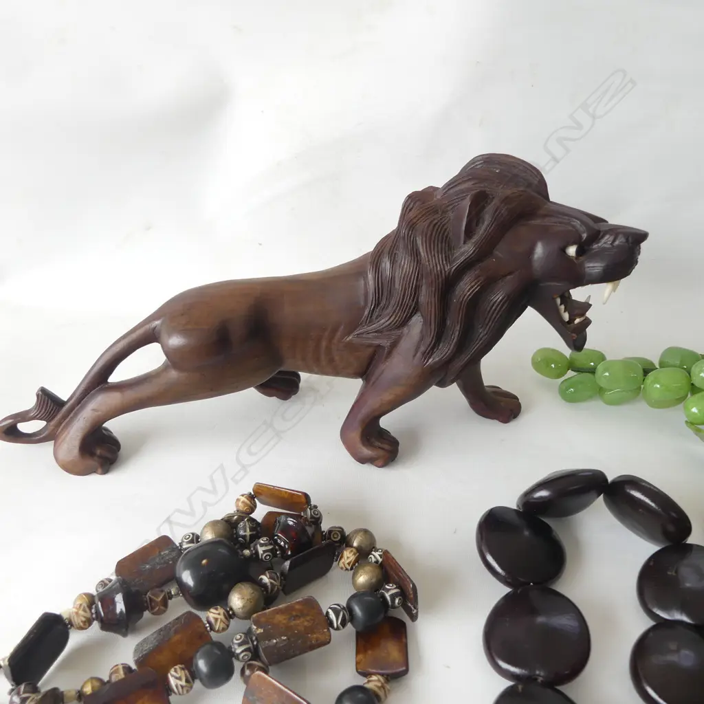 ASST. ORIENTAL ITEMS INCL. CARVED WOODEN LION L.300mm Image 1++