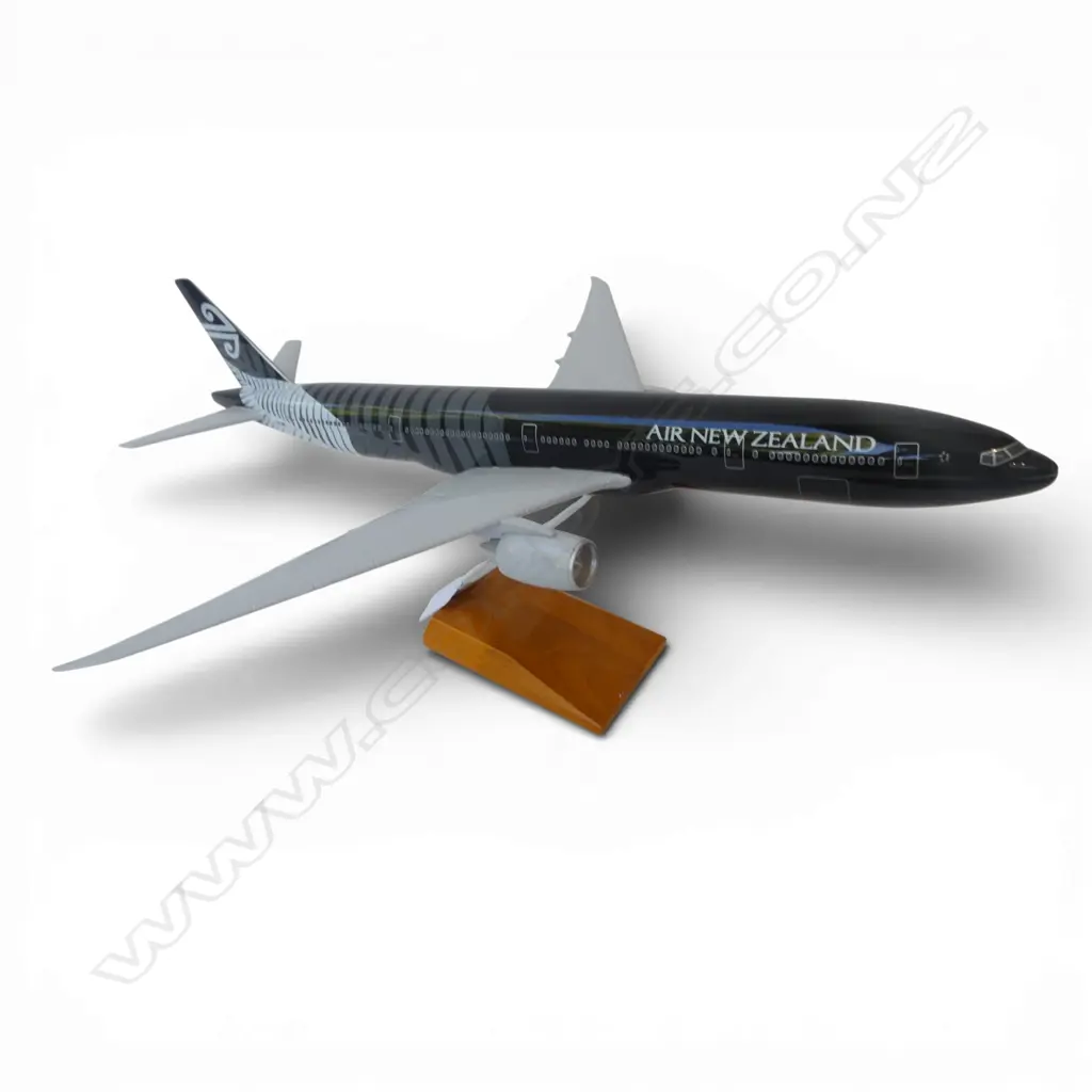 AIR NEW ZEALAND PLANE MODEL ON STAND B777-300ER L.460mm Image 1++