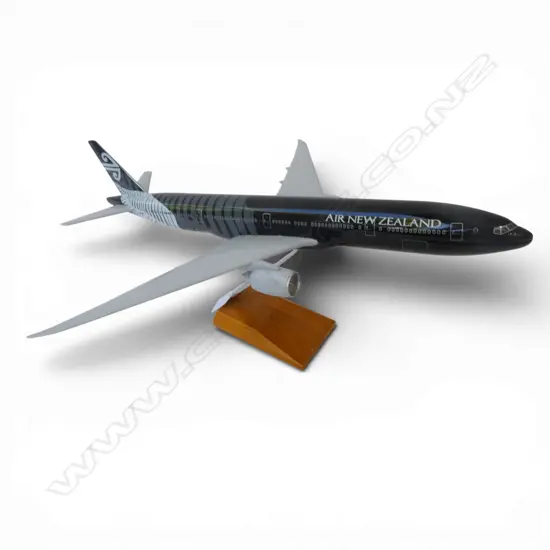 AIR NEW ZEALAND PLANE MODEL ON STAND B777-300ER L.460mm
