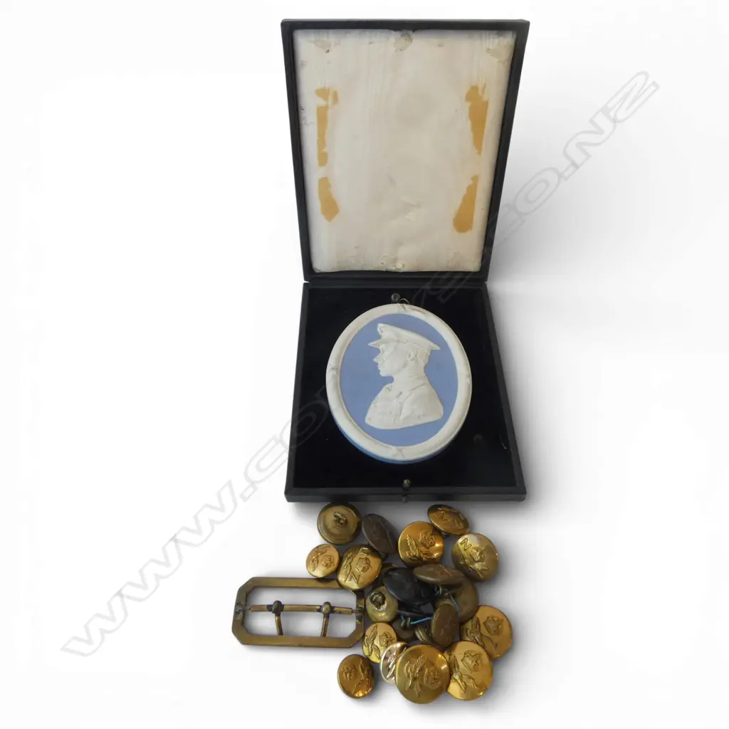 ASST. NEW ZEALAND AIR FORCE BUTTONS etc + CASED SIR ARTHUR WHITTEN BROWN 1886 - 1946 JASPERWARE PLAQUE  Image 1++