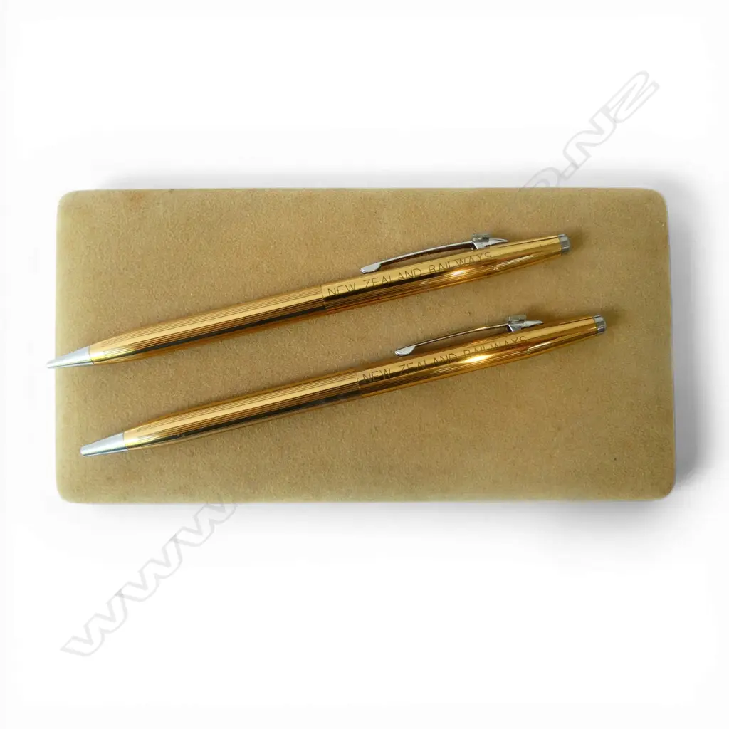 2 BRADLEY 'NEW ZEALAND RAILWAYS' BALLPOINT PENS CASED Image 1++