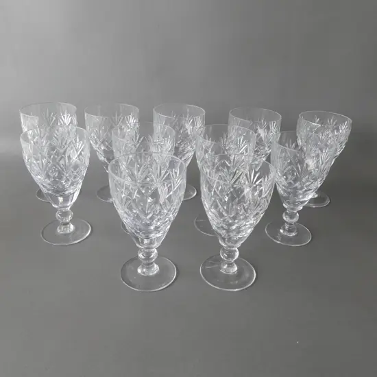 A SET OF 11 ENGLISH CRYSTAL WINE GLASSES H.120MM