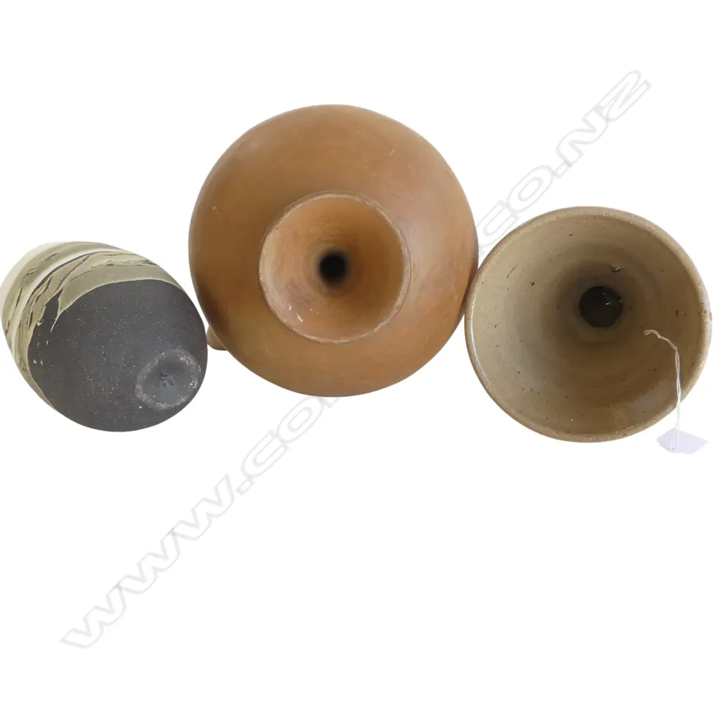 3 N.Z. STUDIO POTTERY PCES H.360mm Ex. Anneke Borren Collection Image 1++