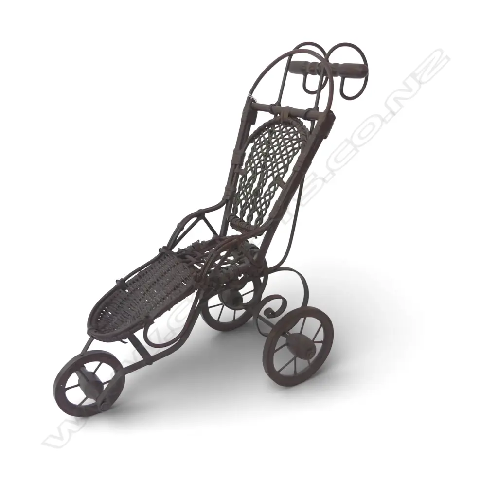 DOLLY’S CANE PRAM Image 1++