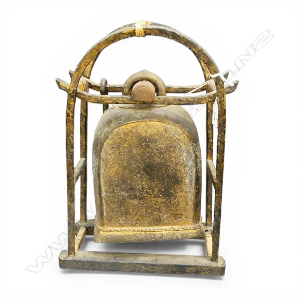 ORIENTAL METAL BELL IN STAND H.400mm Image 1++
