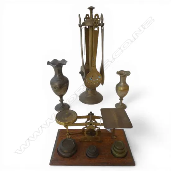 VINTAGE ENGLISH DESK SCALE W.210mm + 2 BRASS VASES & CUTLERY ON STAND