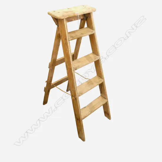 VINTAGE WOODEN STEP LADDER H.1050mm