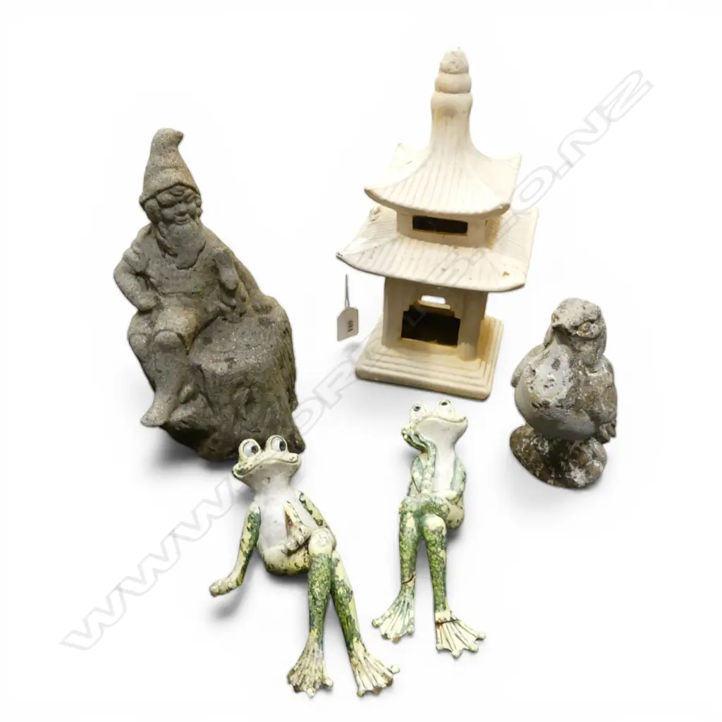 5 GARDEN ORNAMENTS; PIGEON, GNOME, TEMPLE & PR FROGS FAULTS H.310mm Image 1++