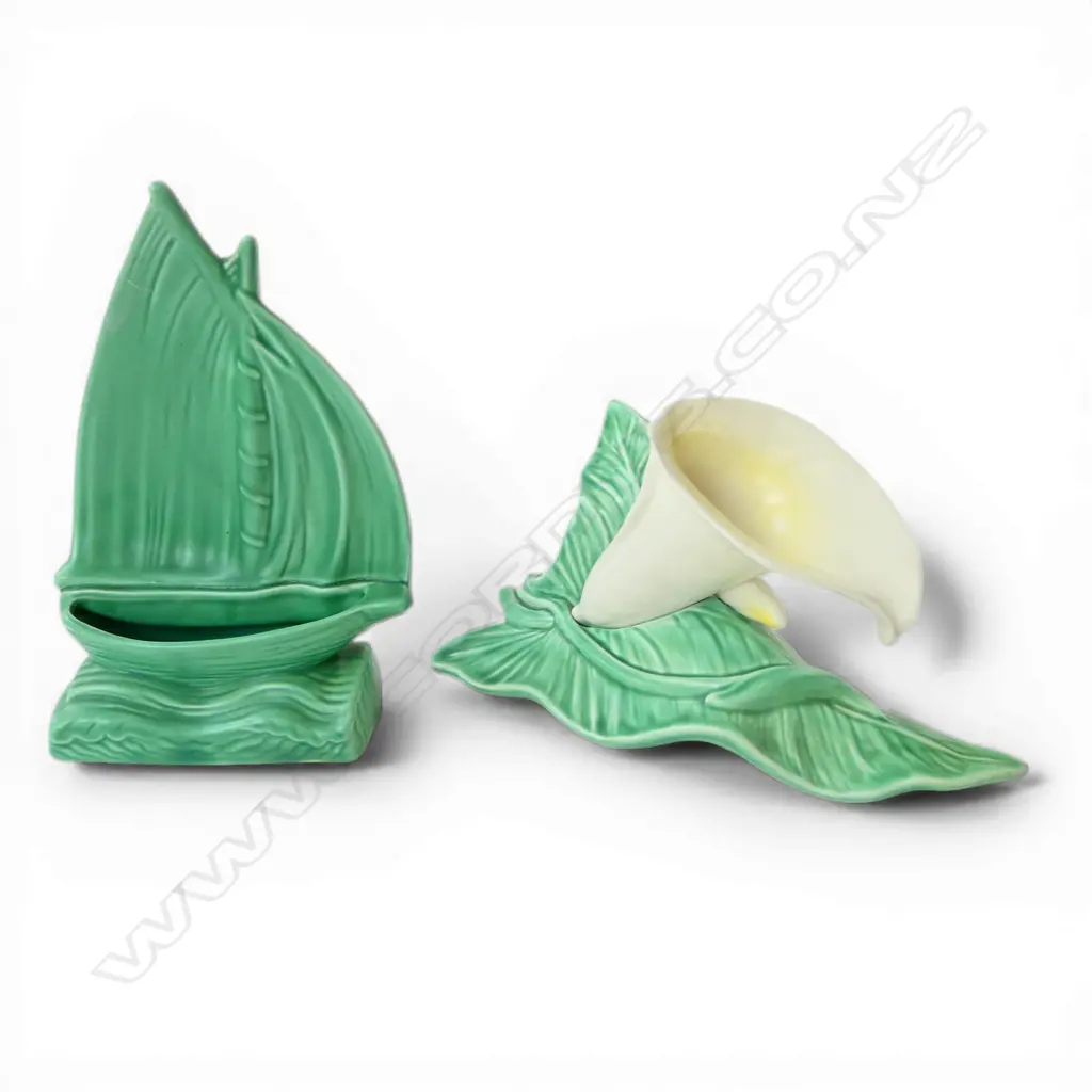 2 SLYVAC PCES; GREEN SAILBOAT #1394 H.215mm, LILY VASE #3101 Image 1++