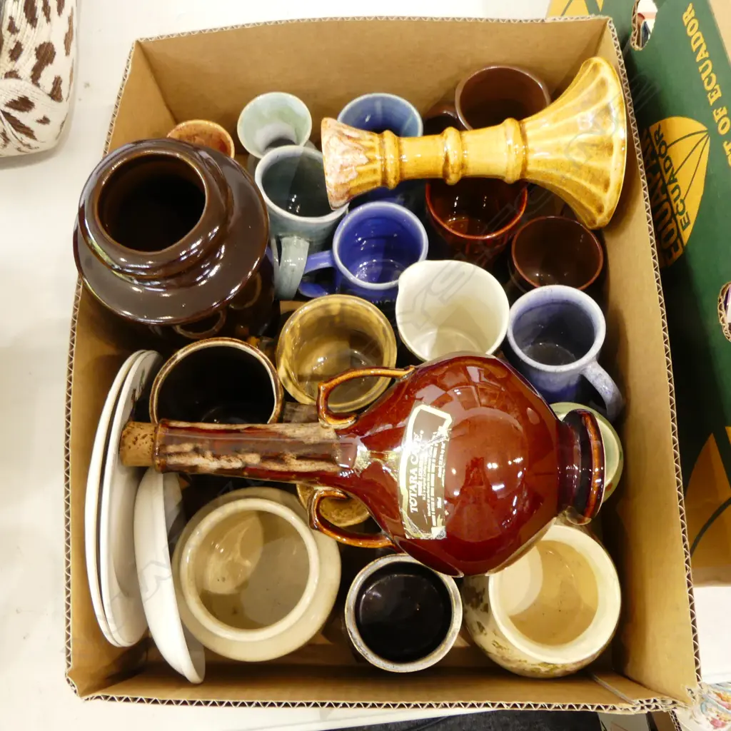 ASST. CROWN LYNN & OTHER NEW ZEALAND POTTERY  Image 1++