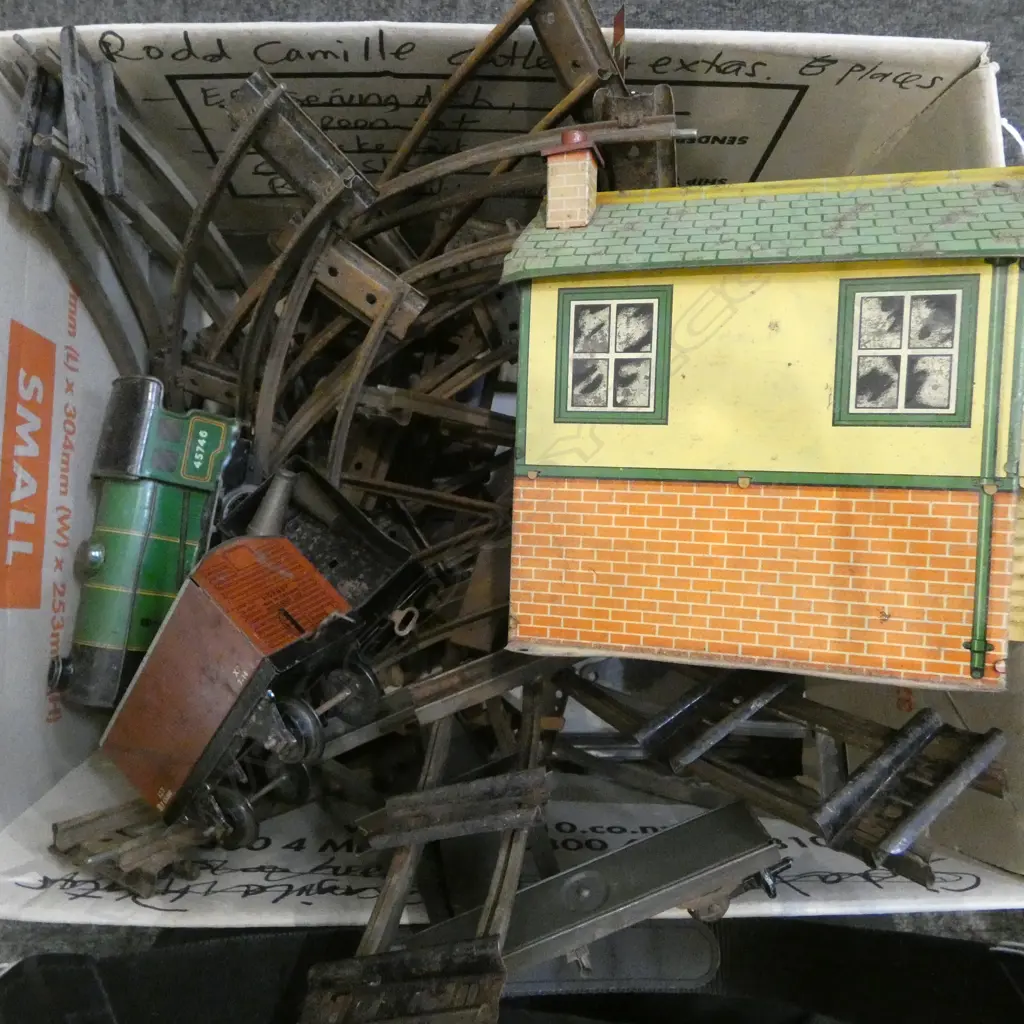 VINTAGE HORNBY O GAUGE TYPE 30 ENGINE & TENDER, 2 CARRIAGES, 2 BUILDINGS & ASST. TRACK Image 1++