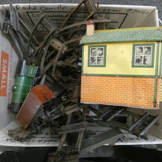 VINTAGE HORNBY O GAUGE TYPE 30 ENGINE & TENDER, 2 CARRIAGES, 2 BUILDINGS & ASST. TRACK