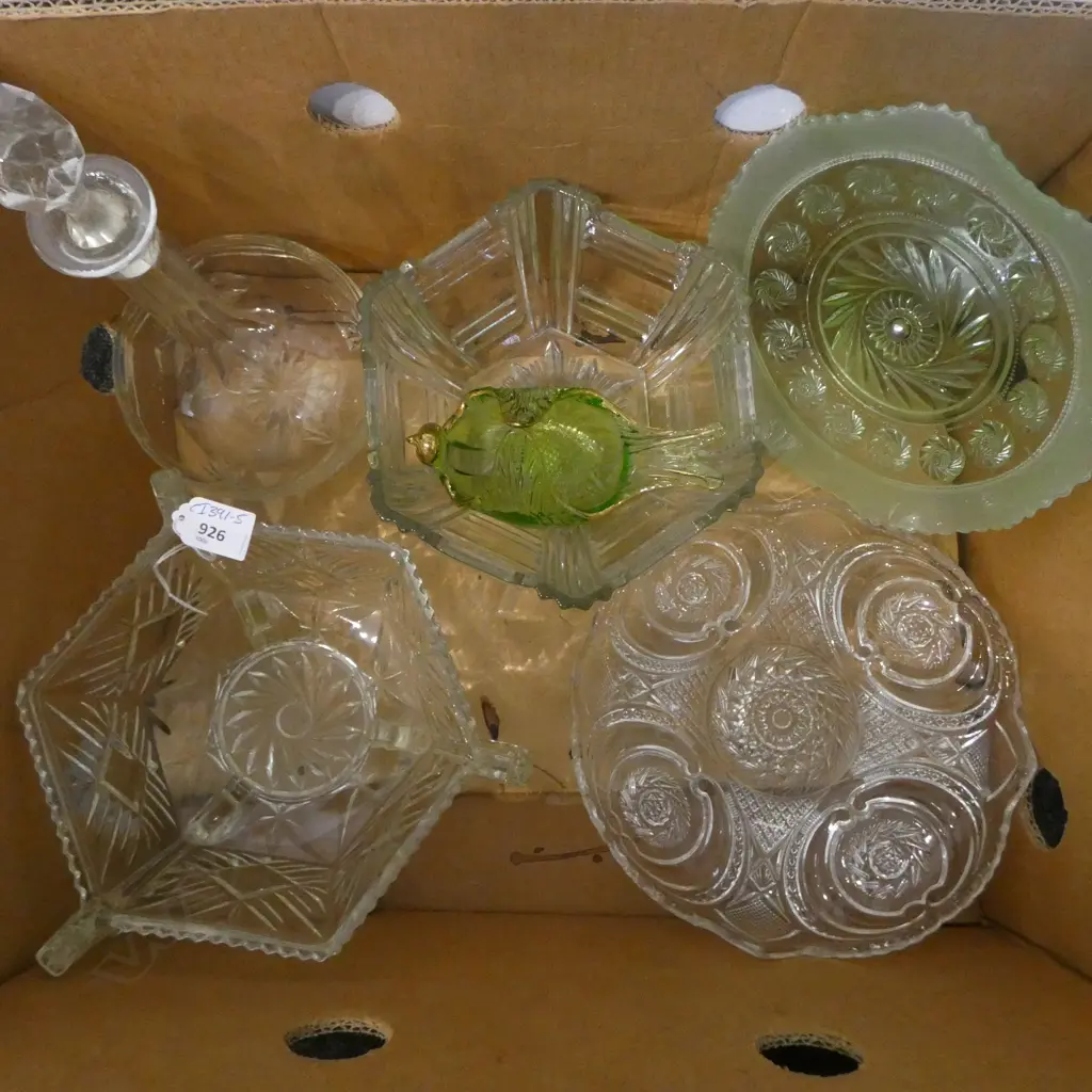 5 PCES VINTAGE GLASSWARE + DECANTER Image 1++