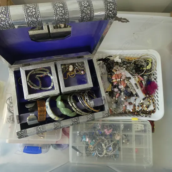 ASST. COSTUME JEWELLERY 