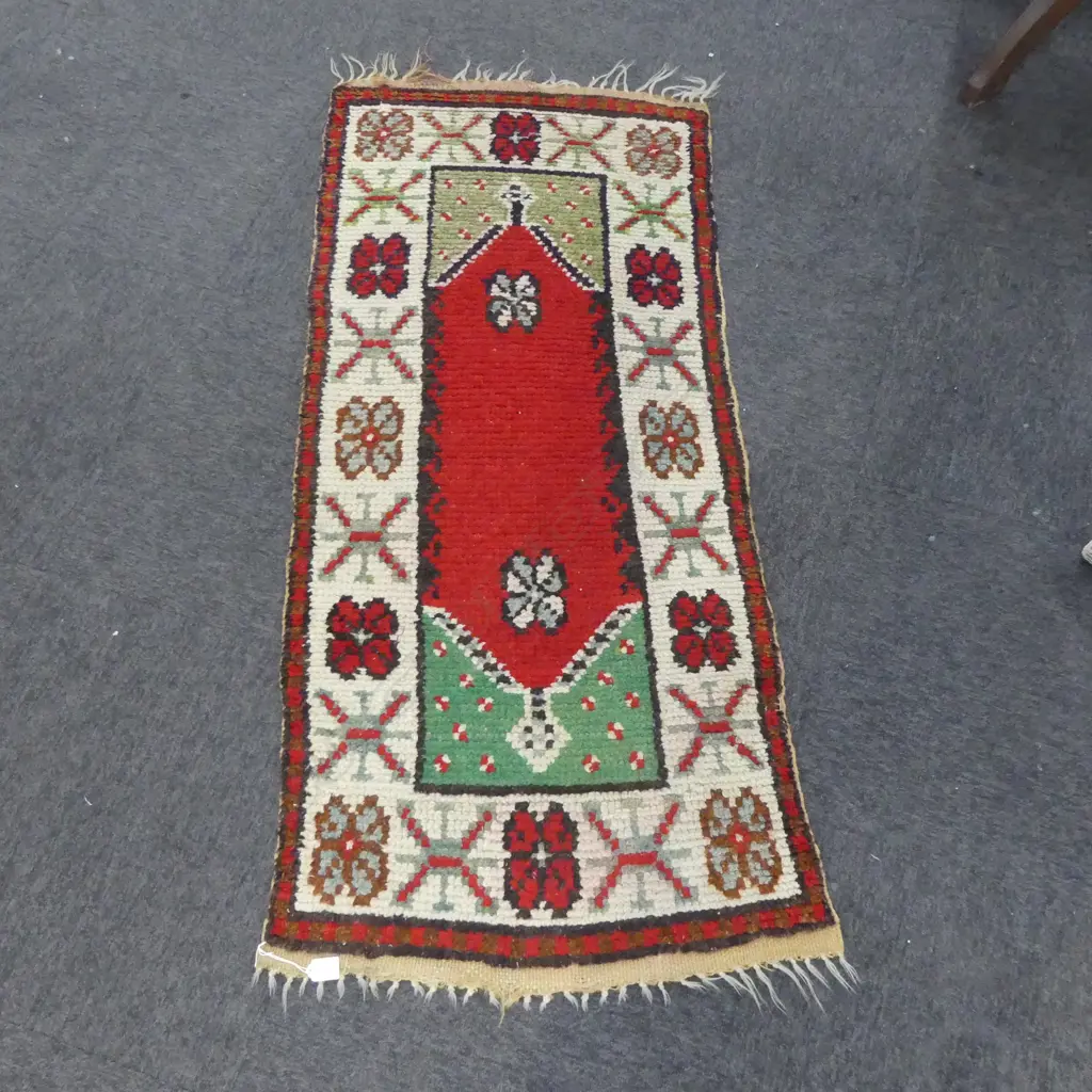 TUFTED WOOL RUG 1400x640mm Image 1++