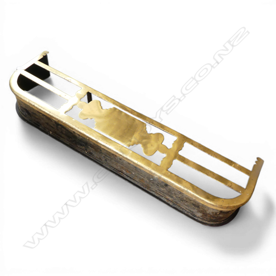 VICT BRASS FIRESURROUND L1130MM