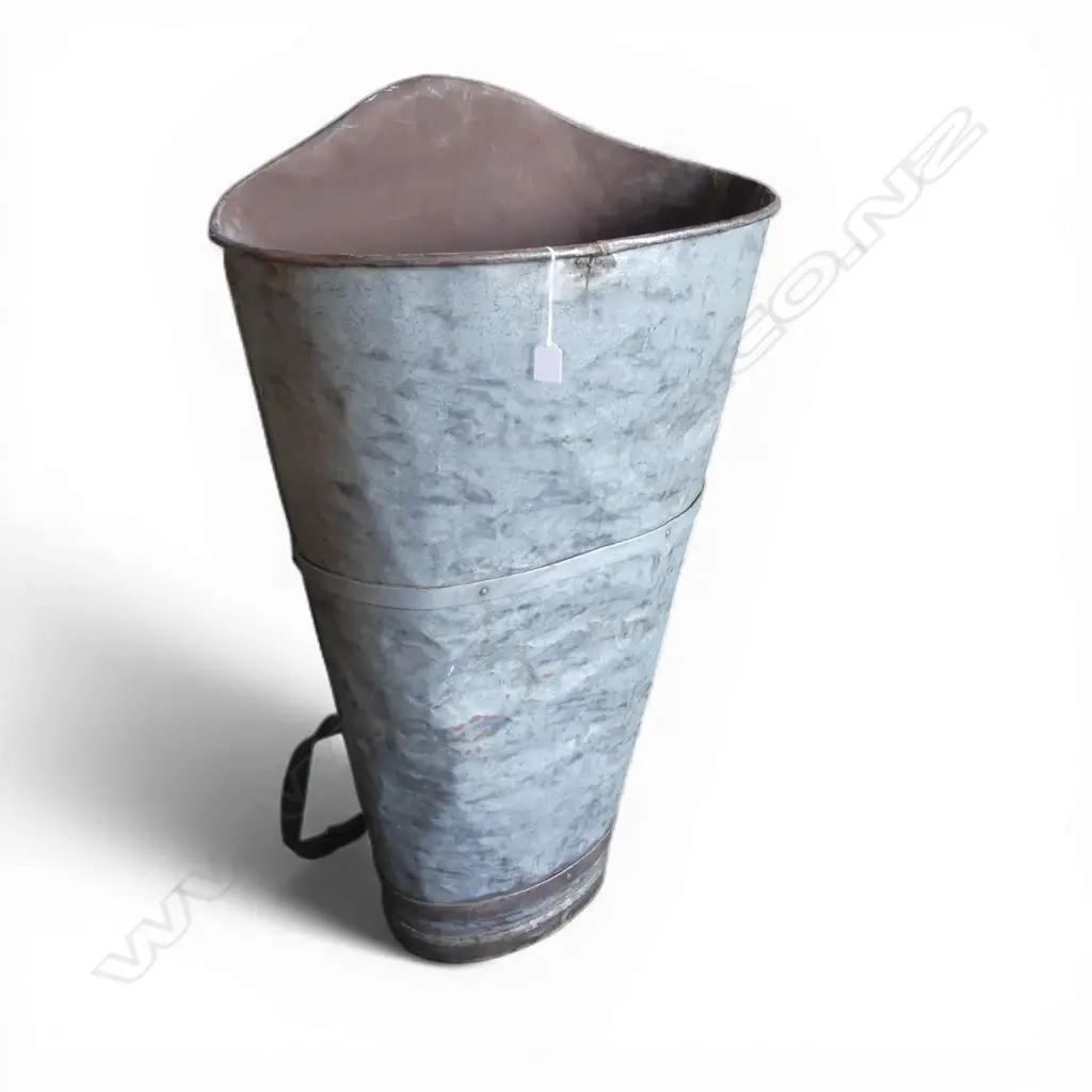 VINTAGE METAL FRUIT / GRAPE PICKERS BACKPACK H.1000mm Image 1++