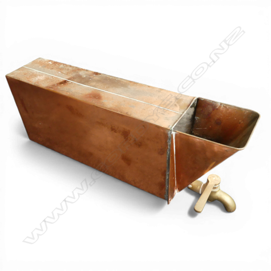 VICT COPPER WATER CYSTERN WITH BRASS TAP L565MM