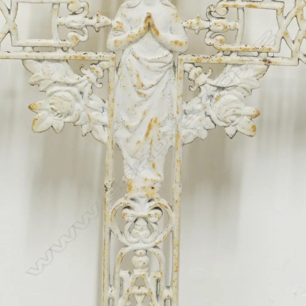 VINTAGE WHITE PAINTED CAST IRON CROSS 885x515mm Image 1++