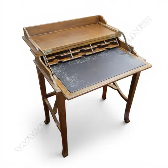 OAK LONDON DESK w. LIFT UP LID