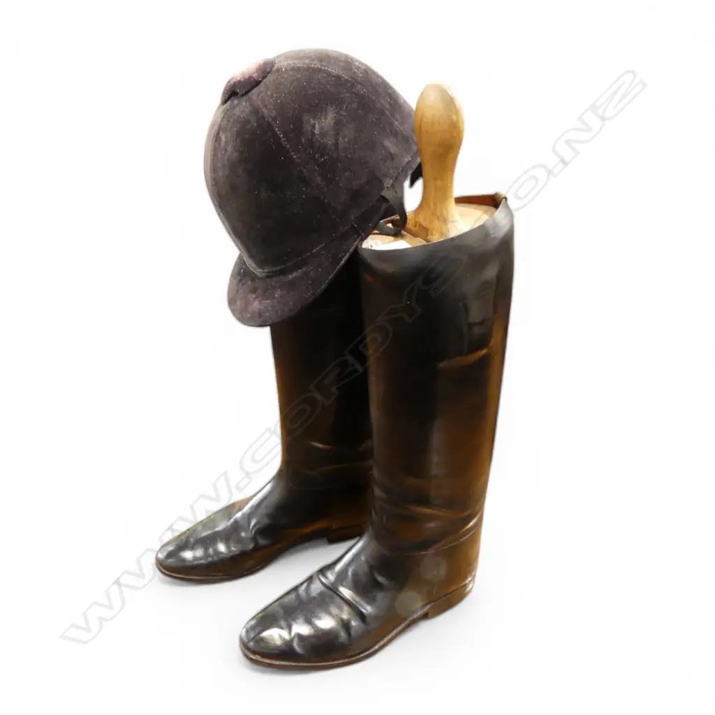 PR BLACK LEATHER RIDING BOOTS H.480 L.290mm + CRUSHED VELVET RIDING HELMET Image 1++