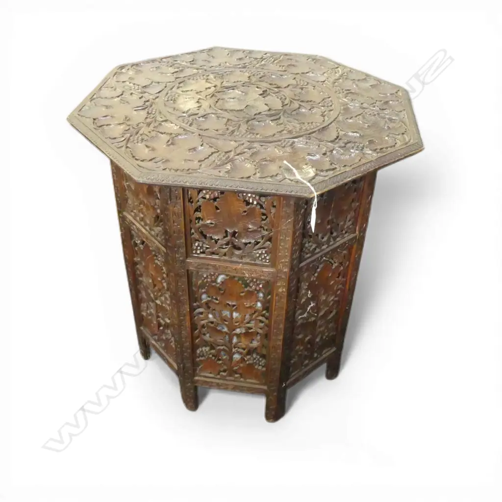 CARVED SIDE TABLE H.625mm, 660mm dia Image 1++